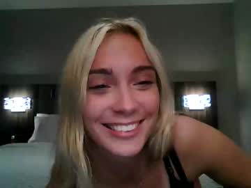 elliebellyy